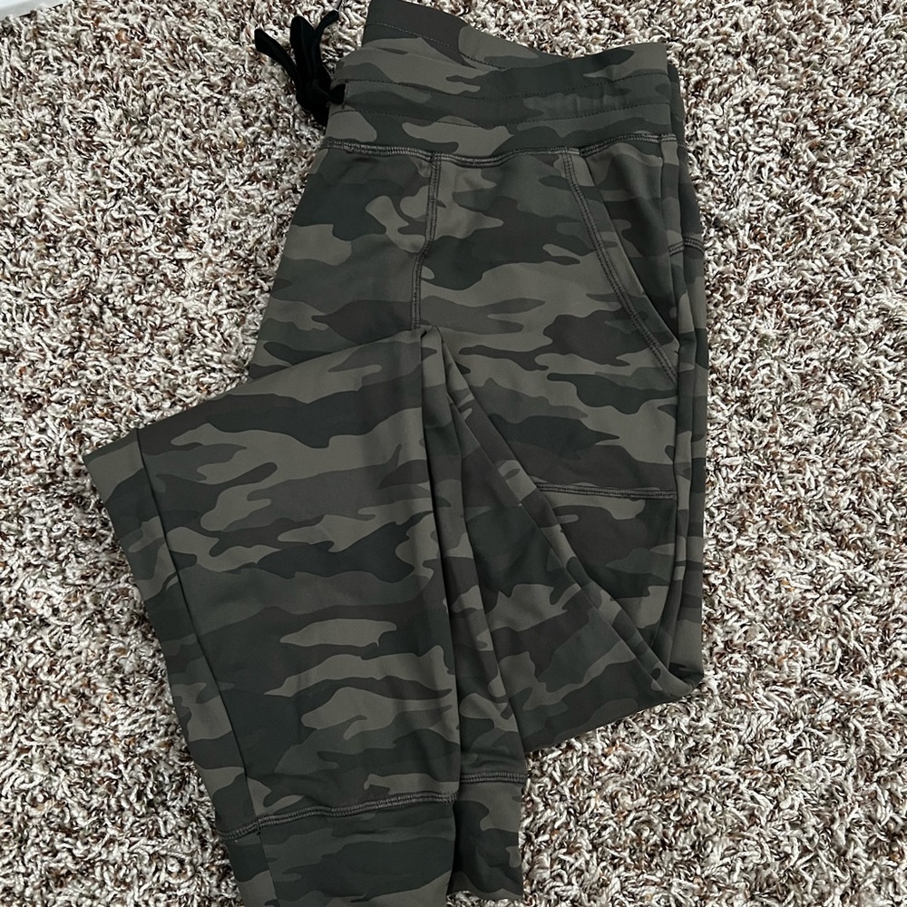 Zyia green Camo unwind joggers